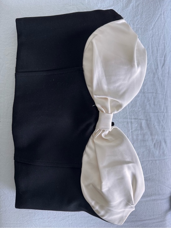 Dynamite Dresses & Skirts - Dynamite Black and Cream Strapless Bow Accent Dress